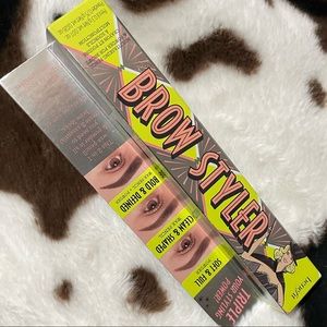 Brown styler by benefit